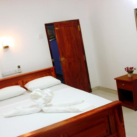 Hotel Camorich Tissamaharama Esterno foto