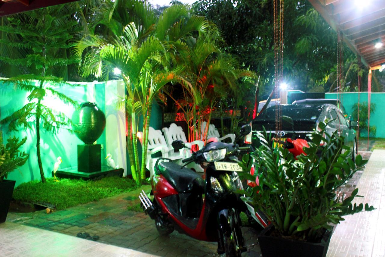 Hotel Camorich Tissamaharama Esterno foto