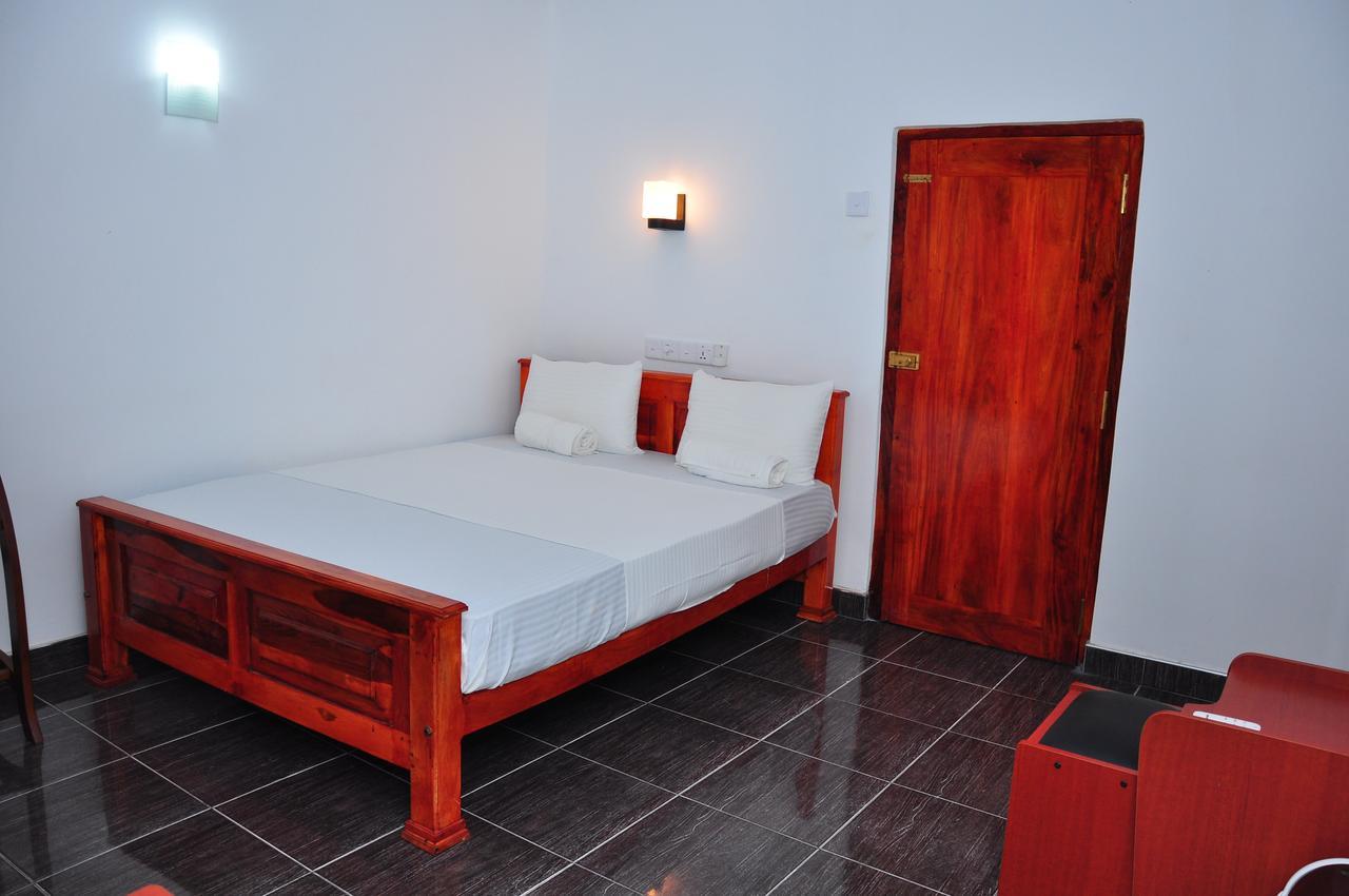 Hotel Camorich Tissamaharama Esterno foto