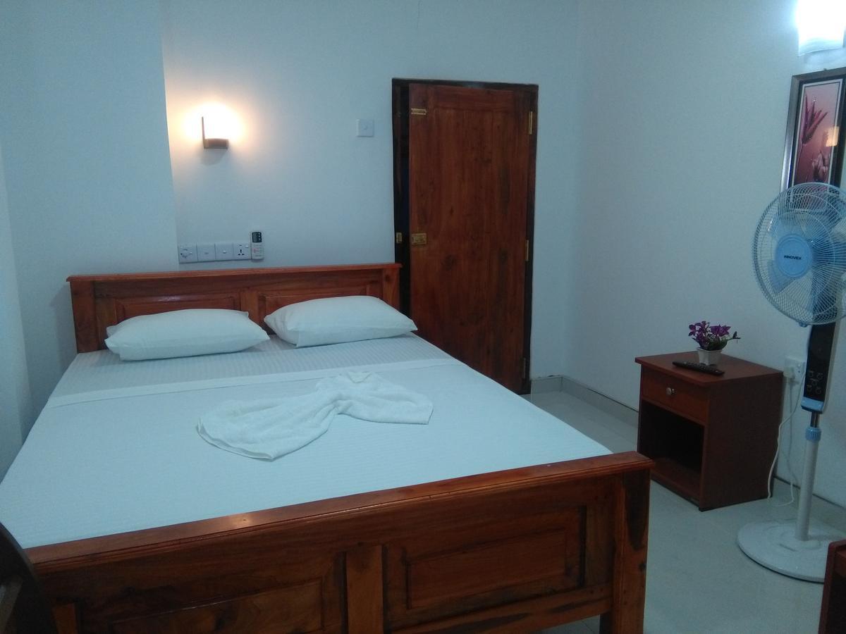 Hotel Camorich Tissamaharama Esterno foto