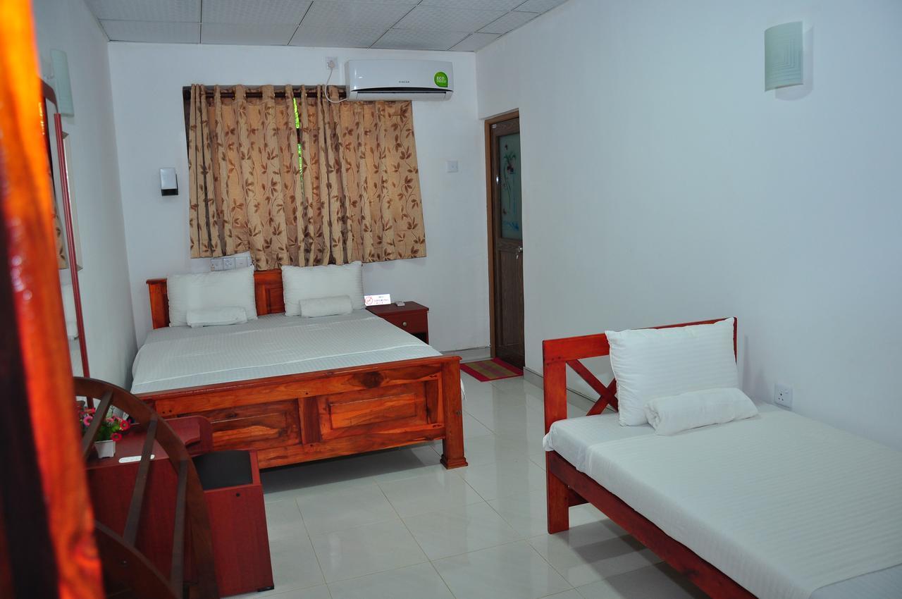 Hotel Camorich Tissamaharama Esterno foto