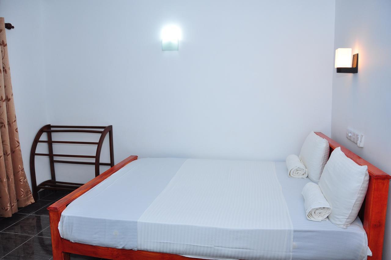 Hotel Camorich Tissamaharama Esterno foto