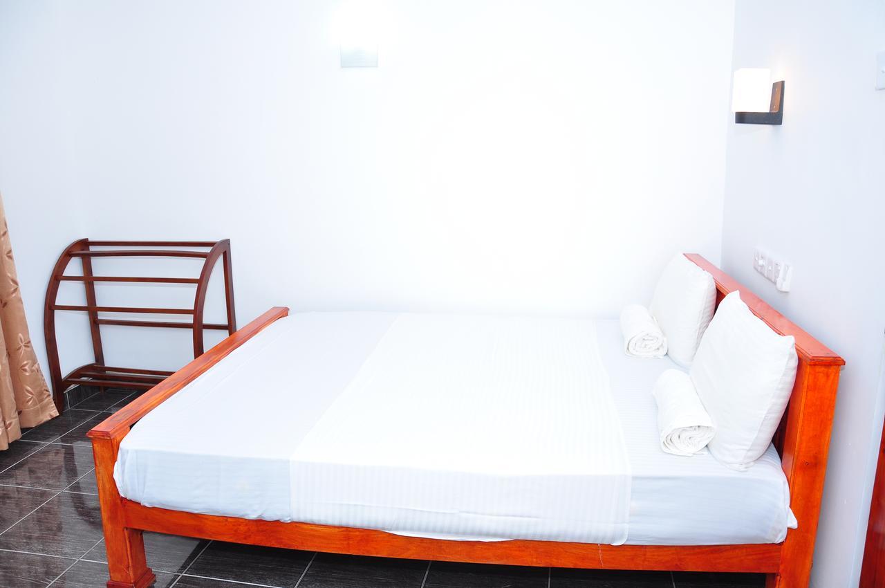 Hotel Camorich Tissamaharama Esterno foto