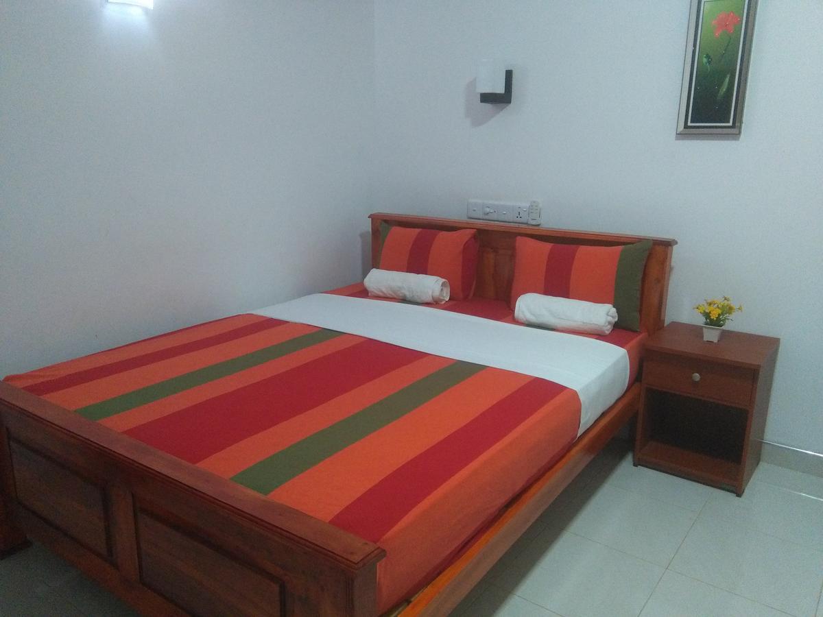 Hotel Camorich Tissamaharama Esterno foto