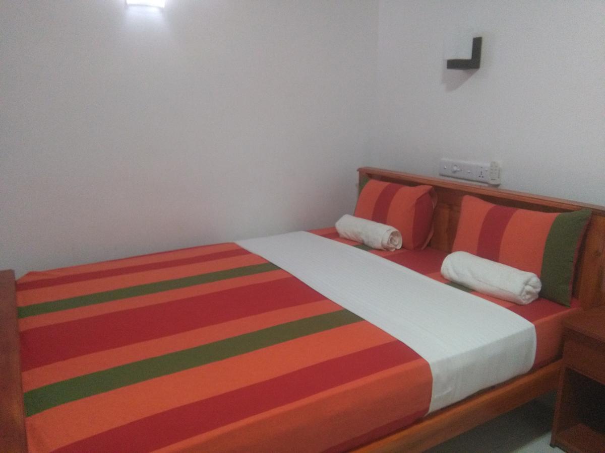 Hotel Camorich Tissamaharama Esterno foto