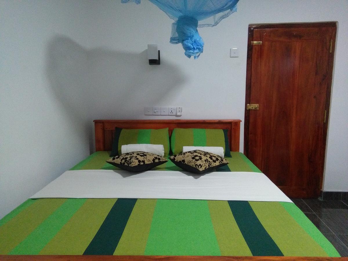 Hotel Camorich Tissamaharama Esterno foto