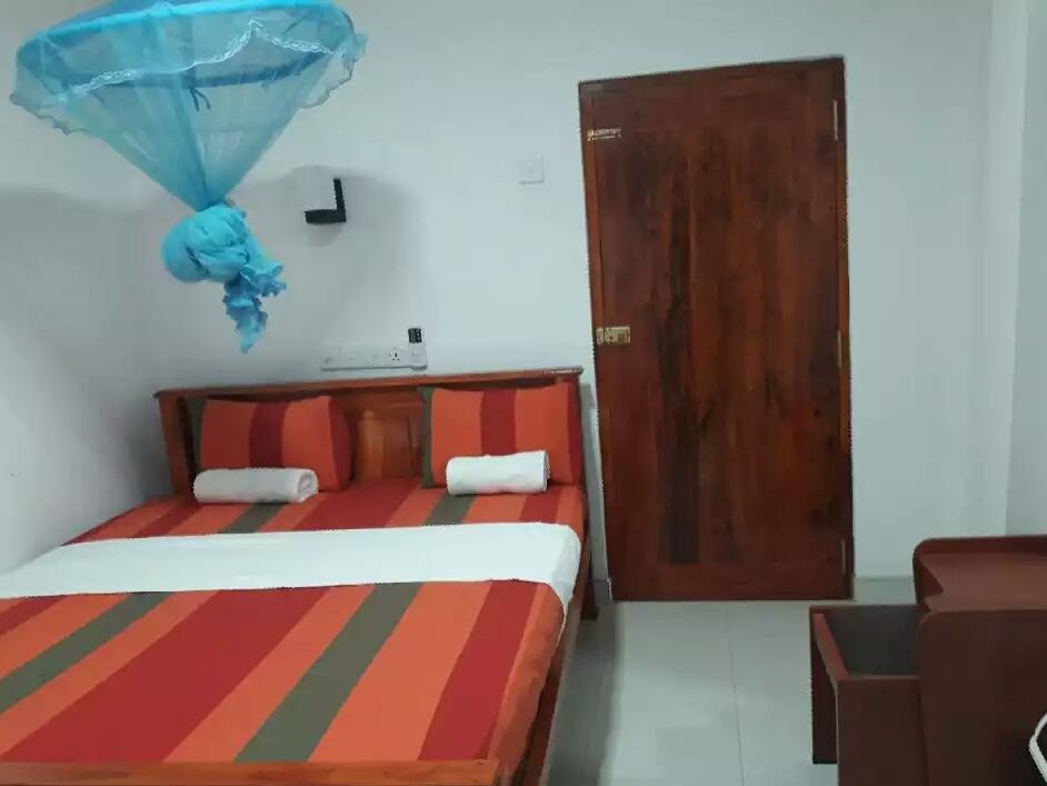 Hotel Camorich Tissamaharama Esterno foto