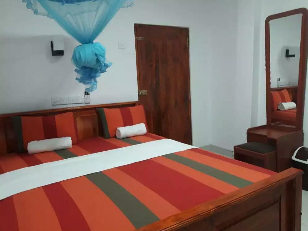 Hotel Camorich Tissamaharama Esterno foto