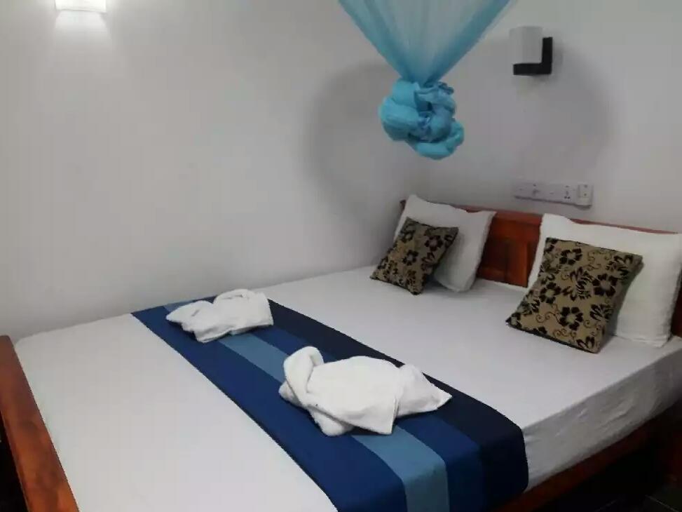 Hotel Camorich Tissamaharama Esterno foto