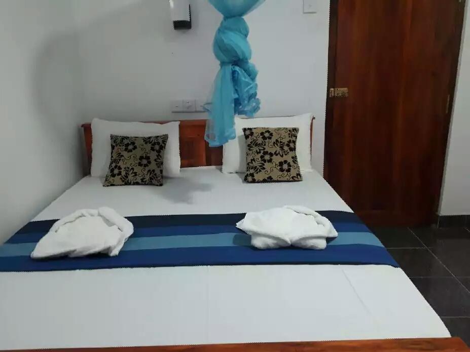 Hotel Camorich Tissamaharama Esterno foto