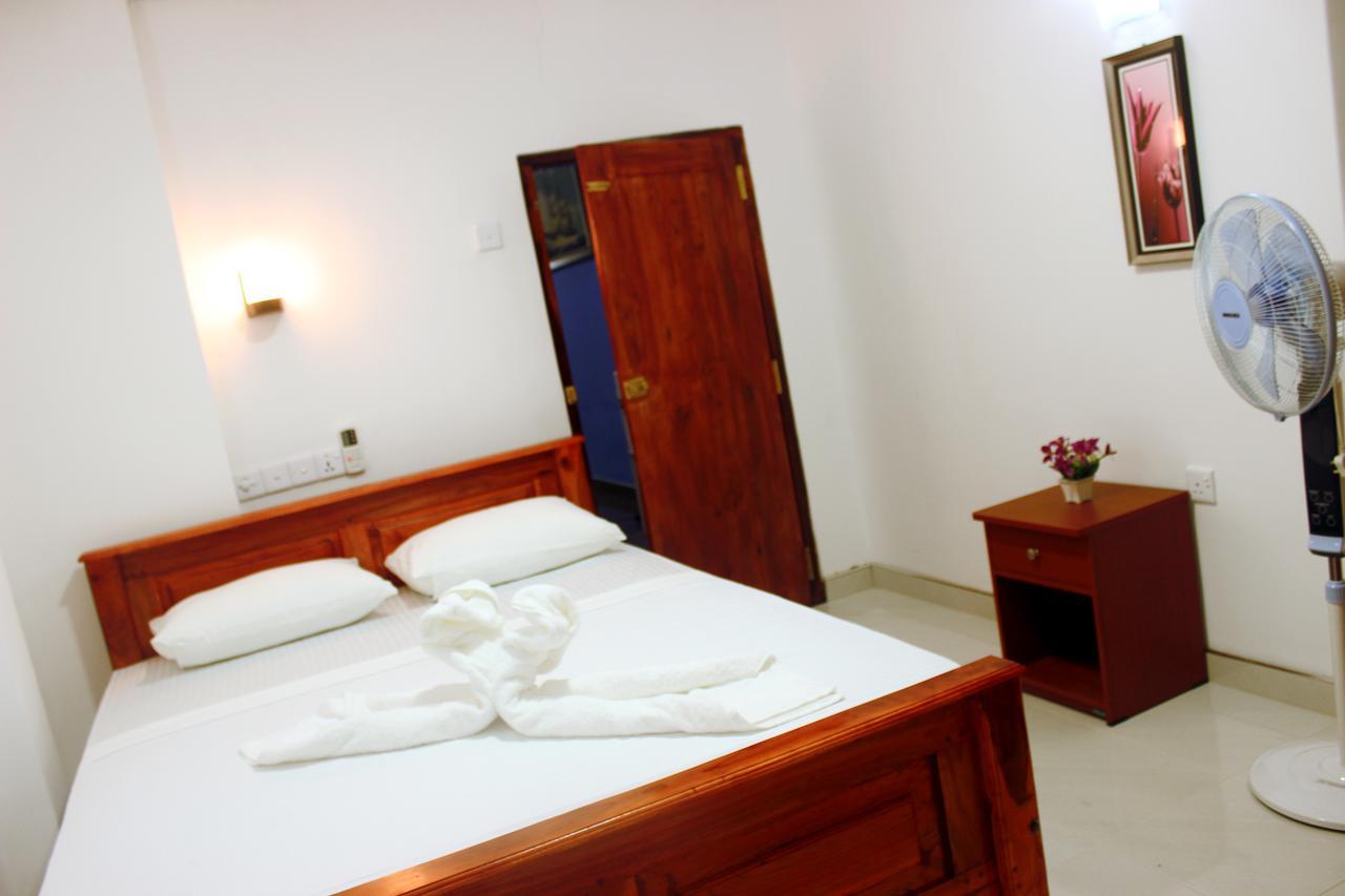 Hotel Camorich Tissamaharama Esterno foto