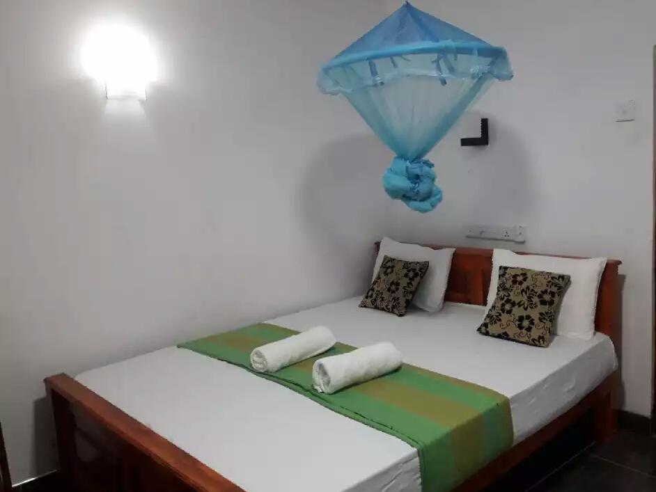 Hotel Camorich Tissamaharama Esterno foto