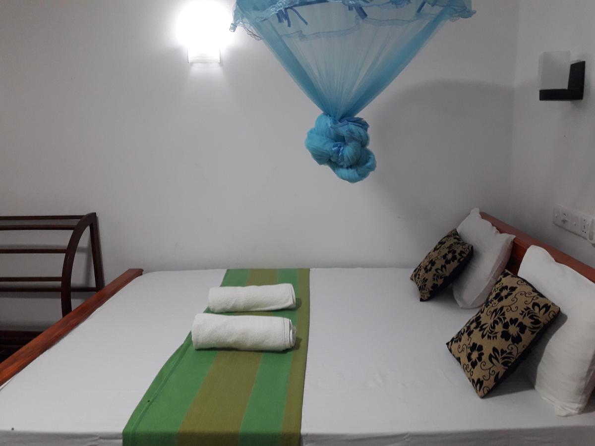 Hotel Camorich Tissamaharama Esterno foto