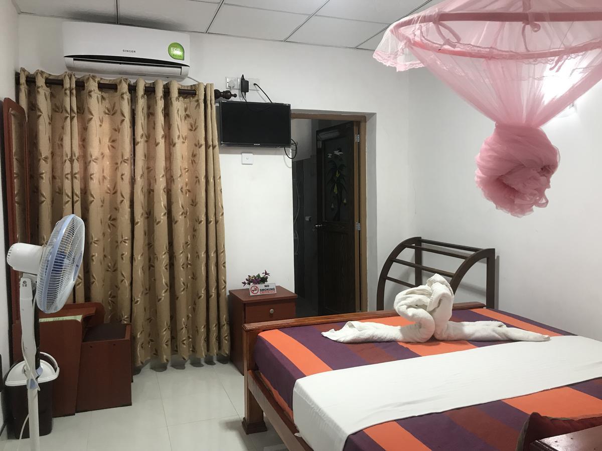 Hotel Camorich Tissamaharama Esterno foto