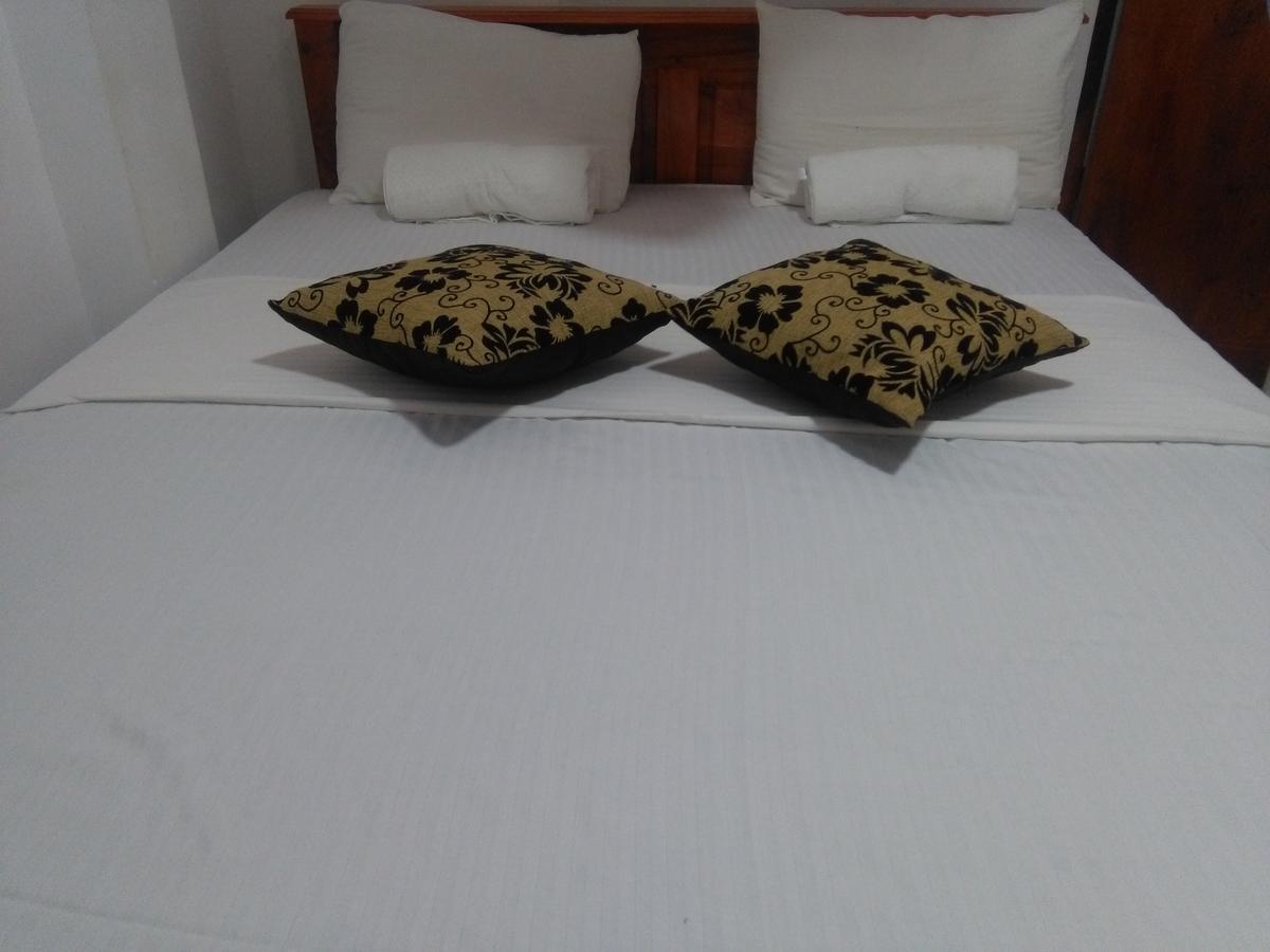 Hotel Camorich Tissamaharama Esterno foto