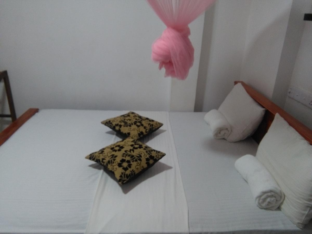 Hotel Camorich Tissamaharama Esterno foto