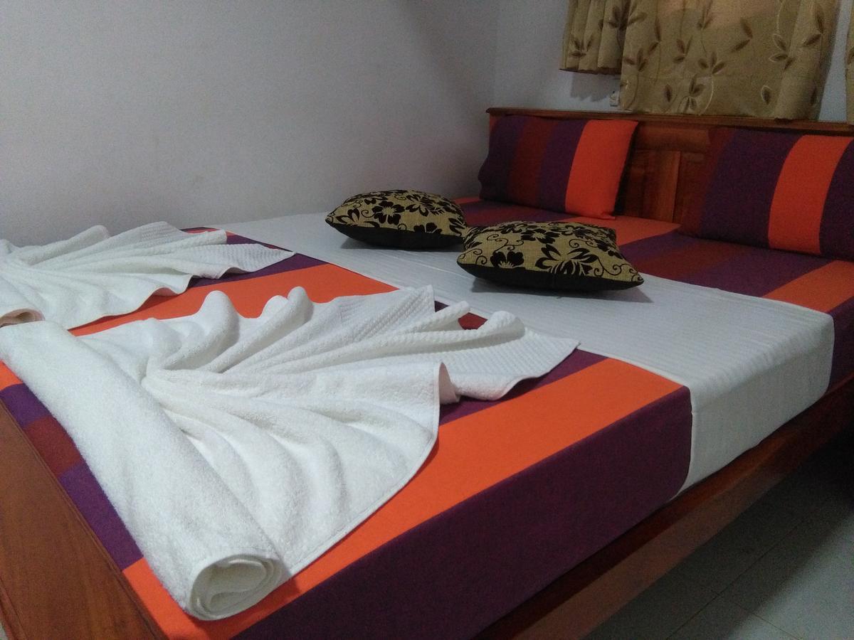 Hotel Camorich Tissamaharama Esterno foto