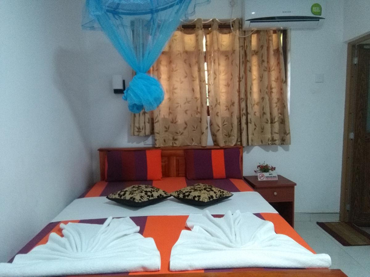 Hotel Camorich Tissamaharama Esterno foto