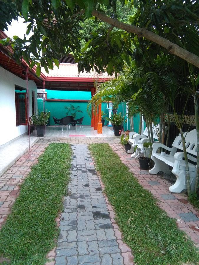 Hotel Camorich Tissamaharama Esterno foto